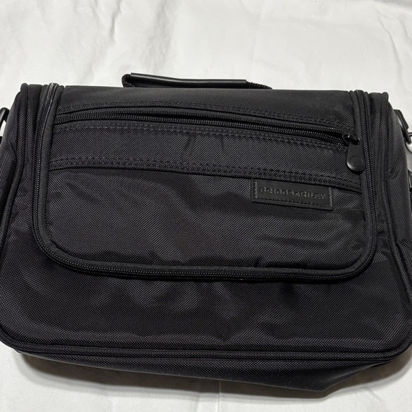 Briggs & Riley nylon messenger bag with multiple pockets for organizing. NWOT main image 3